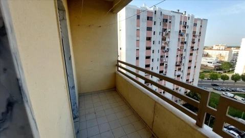 Apartamento T3 para Venda em Carregado e Cadafais