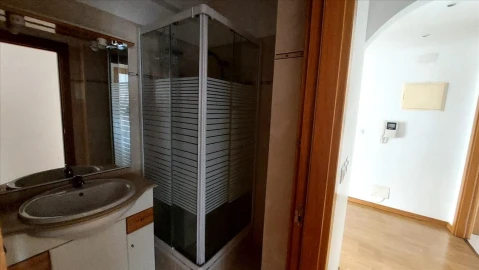 Apartamento T3 para Venda em Carregado e Cadafais