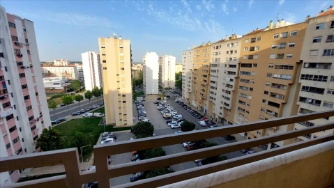 Apartamento T3 para Venda em Carregado e Cadafais