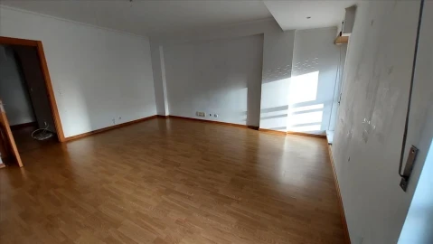 Apartamento T3 para Venda em Carregado e Cadafais
