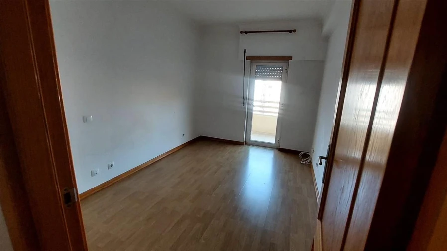 Apartamento T3 para Venda em Carregado e Cadafais Foto 13