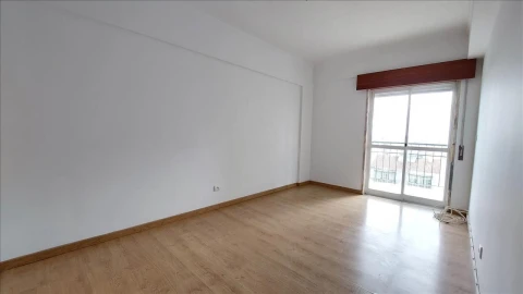 Apartamento T2 para Venda em Agualva e Mira-Sintra