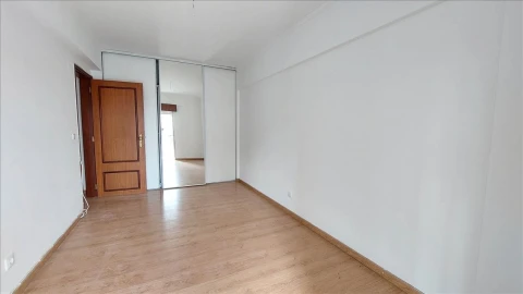 Apartamento T2 para Venda em Agualva e Mira-Sintra
