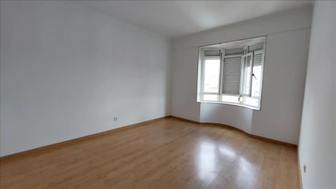 Apartamento T2 para Venda em Agualva e Mira-Sintra