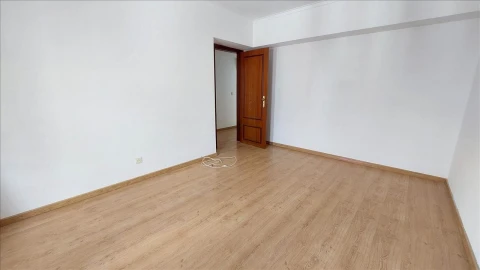 Apartamento T2 para Venda em Agualva e Mira-Sintra