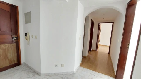 Apartamento T2 para Venda em Agualva e Mira-Sintra