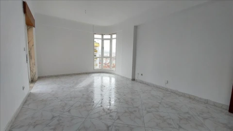 Apartamento T2 para Venda em Agualva e Mira-Sintra