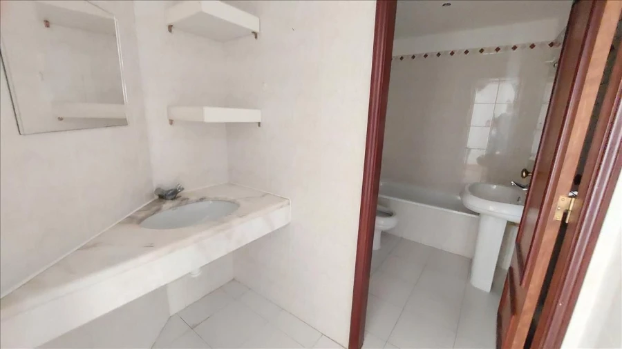 Apartamento T2 para Venda em Agualva e Mira-Sintra Foto 15