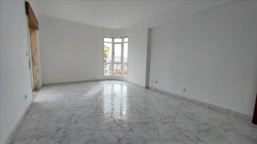 Apartamento T2 para Venda em Agualva e Mira-Sintra Foto 5