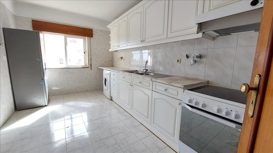 Apartamento T2 para Venda em Agualva e Mira-Sintra Foto 7