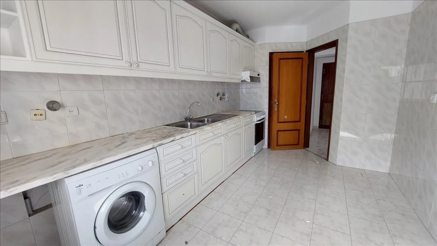Apartamento T2 para Venda em Agualva e Mira-Sintra Foto 8
