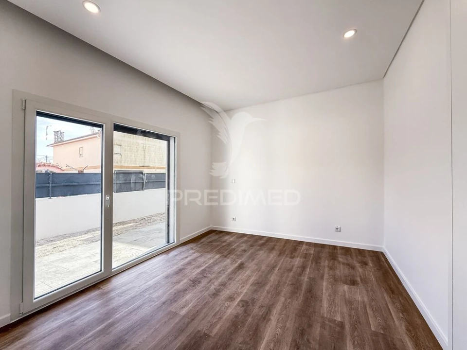 Moradia T4 para Venda em Fernao Ferro Foto 11