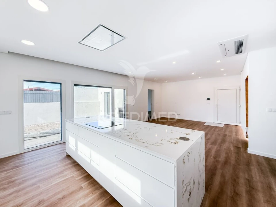 Moradia T4 para Venda em Fernao Ferro Foto 3