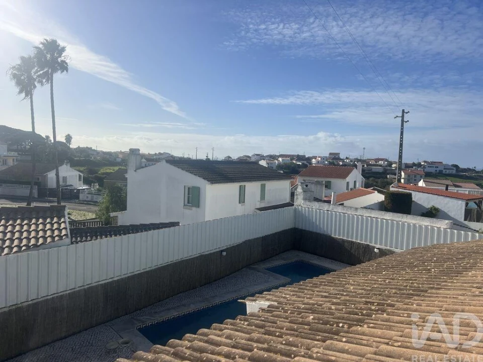 Moradia T3 para Venda em Carvoeira Foto 11