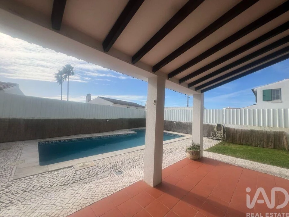 Moradia T3 para Venda em Carvoeira Foto 2