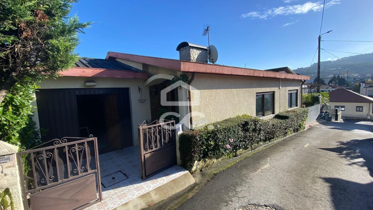 Moradia T2 para Venda em Selho (São Jorge) Foto 1