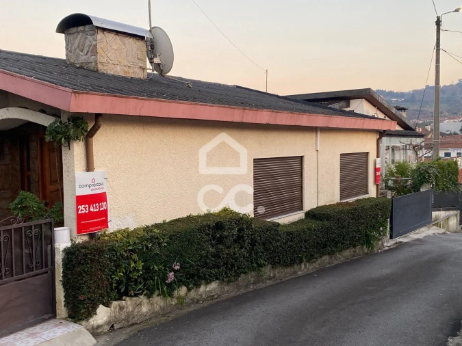 Moradia T2 para Venda em Selho (São Jorge) Foto 2