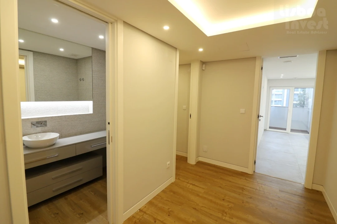 Apartamento T3 para Venda em Carcavelos e Parede Foto 16