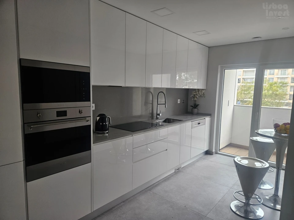 Apartamento T3 para Venda em Carcavelos e Parede Foto 1