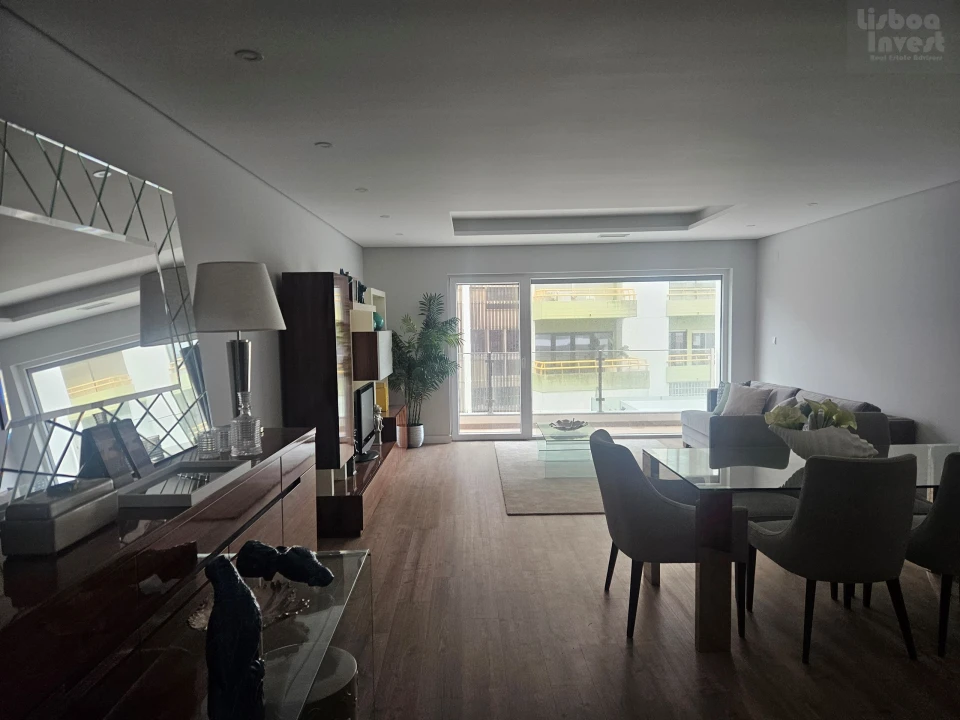 Apartamento T3 para Venda em Carcavelos e Parede Foto 7