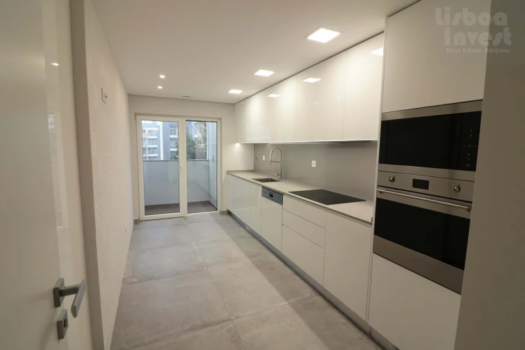 Apartamento T3 para Venda em Carcavelos e Parede Foto 17