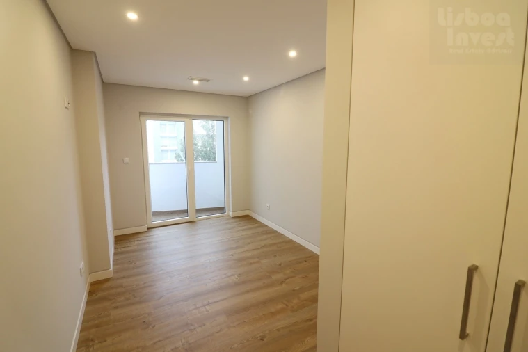 Apartamento T3 para Venda em Carcavelos e Parede Foto 21