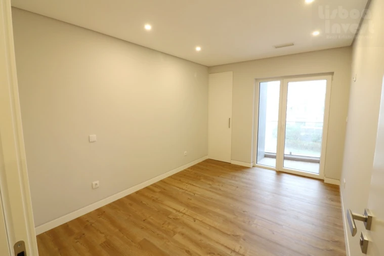 Apartamento T3 para Venda em Carcavelos e Parede Foto 22