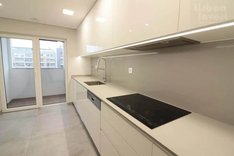 Apartamento T3 para Venda em Carcavelos e Parede Foto 18