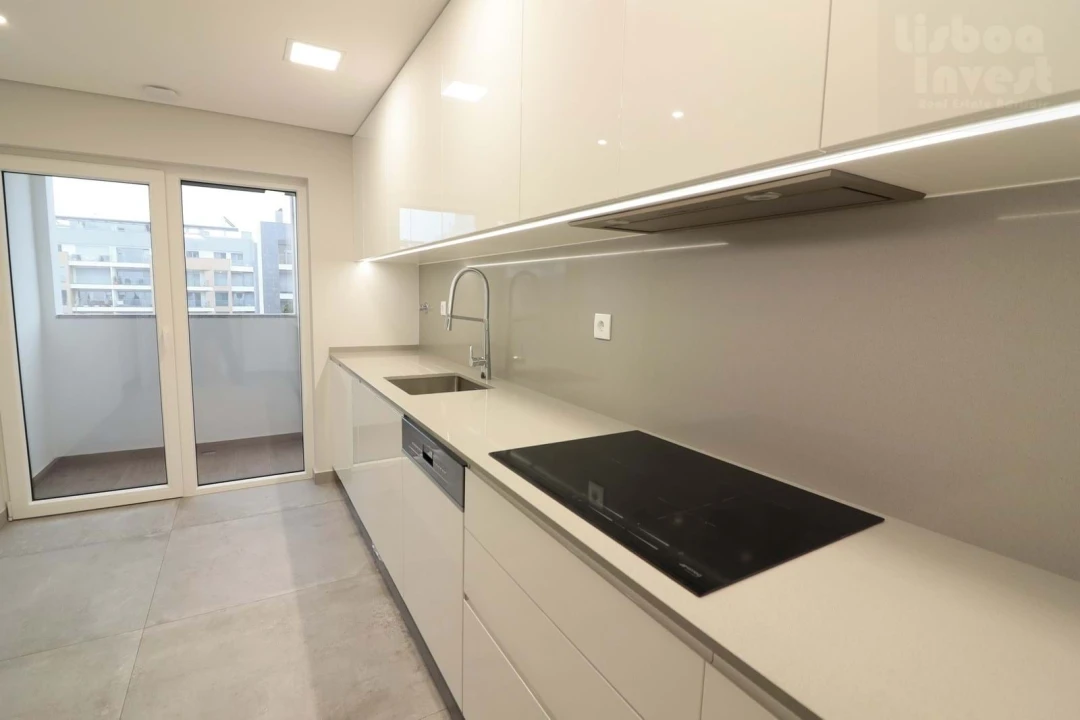 Apartamento T3 para Venda em Carcavelos e Parede Foto 18