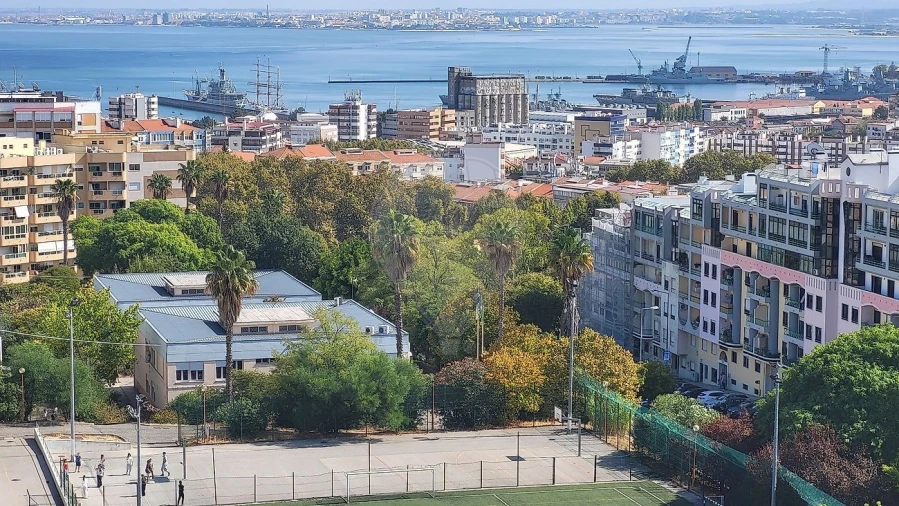 Apartamento T3 para Venda em Almada, Cova da Piedade, Pragal e Cacilhas Foto 1
