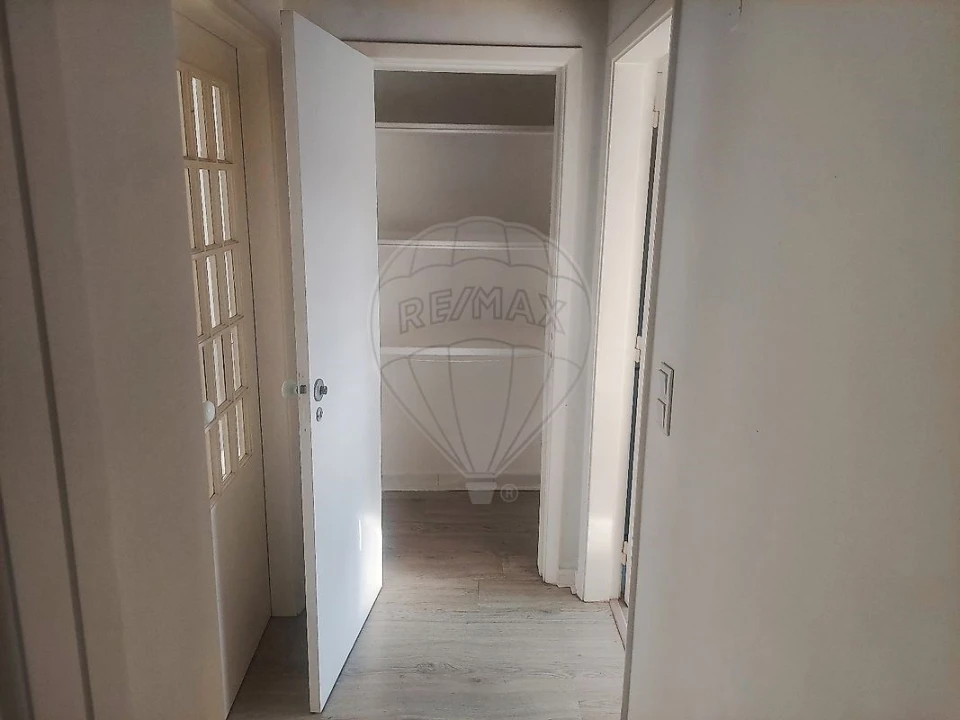 Apartamento T2 para Venda em Agualva e Mira-Sintra Foto 21
