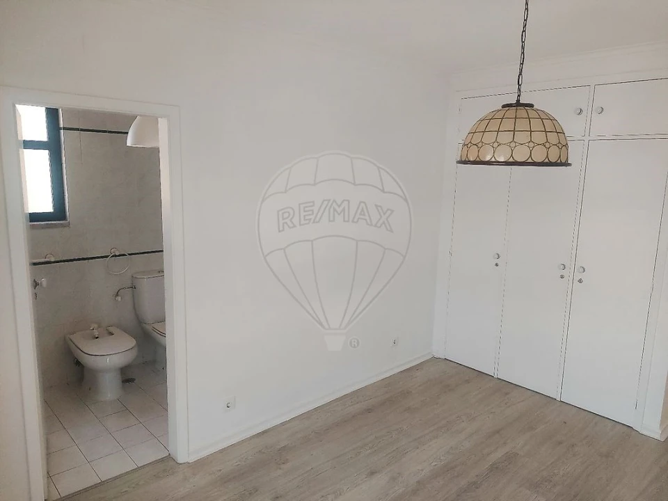 Apartamento T2 para Venda em Agualva e Mira-Sintra Foto 13