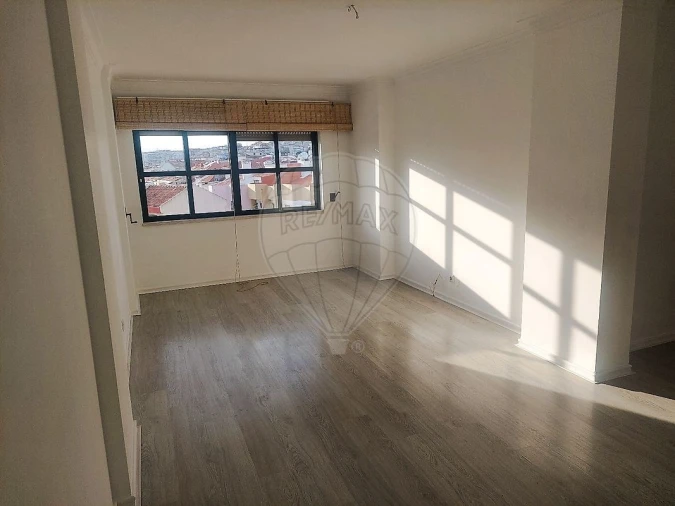 Apartamento T2 para Venda em Agualva e Mira-Sintra Foto 3