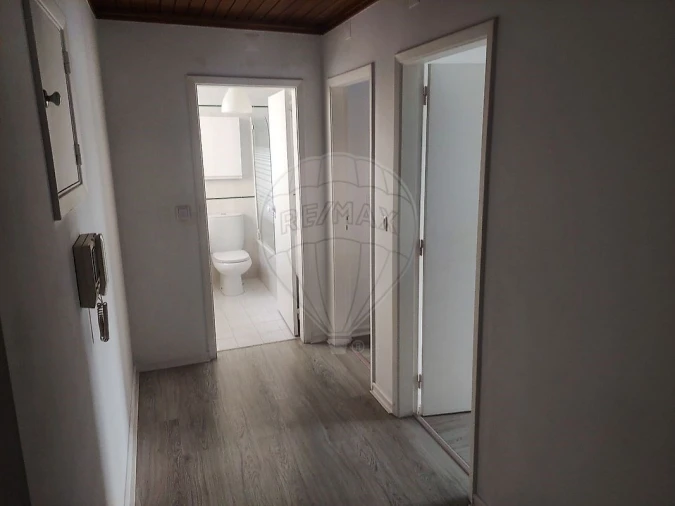 Apartamento T2 para Venda em Agualva e Mira-Sintra Foto 6