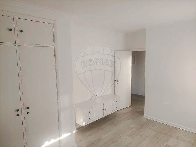 Apartamento T2 para Venda em Agualva e Mira-Sintra Foto 8