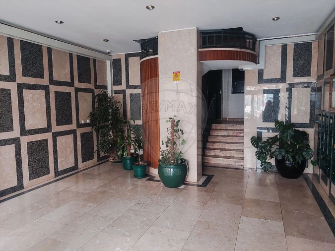 Apartamento T2 para Venda em Agualva e Mira-Sintra Foto 24