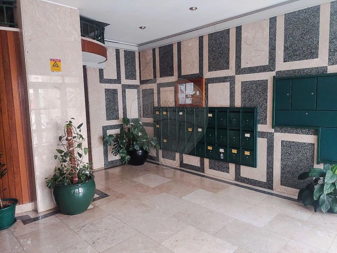 Apartamento T2 para Venda em Agualva e Mira-Sintra Foto 23