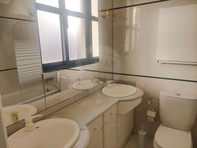 Apartamento T2 para Venda em Agualva e Mira-Sintra Foto 16