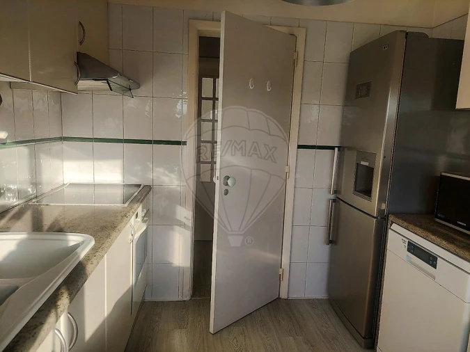 Apartamento T2 para Venda em Agualva e Mira-Sintra Foto 17