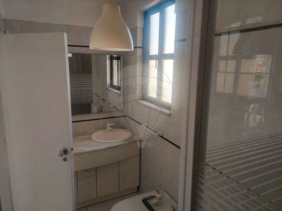 Apartamento T2 para Venda em Agualva e Mira-Sintra Foto 12