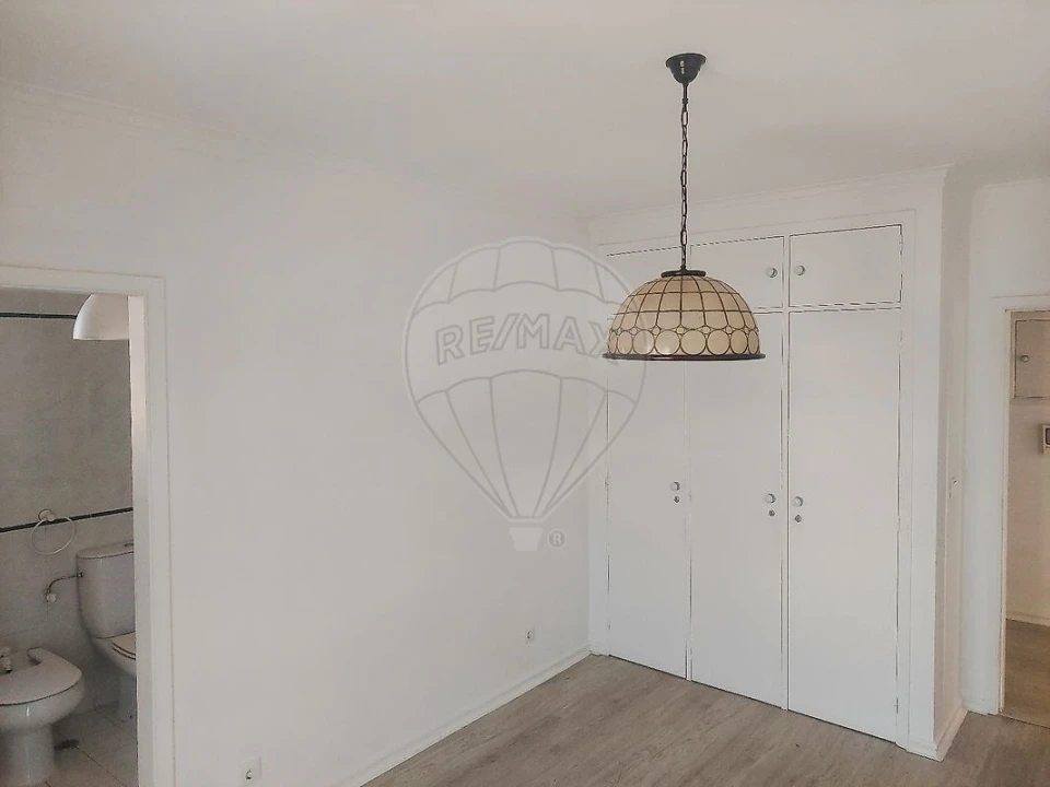 Apartamento T2 para Venda em Agualva e Mira-Sintra Foto 14