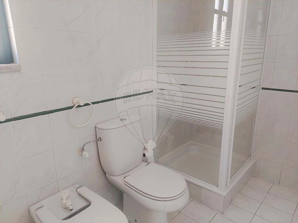 Apartamento T2 para Venda em Agualva e Mira-Sintra Foto 10