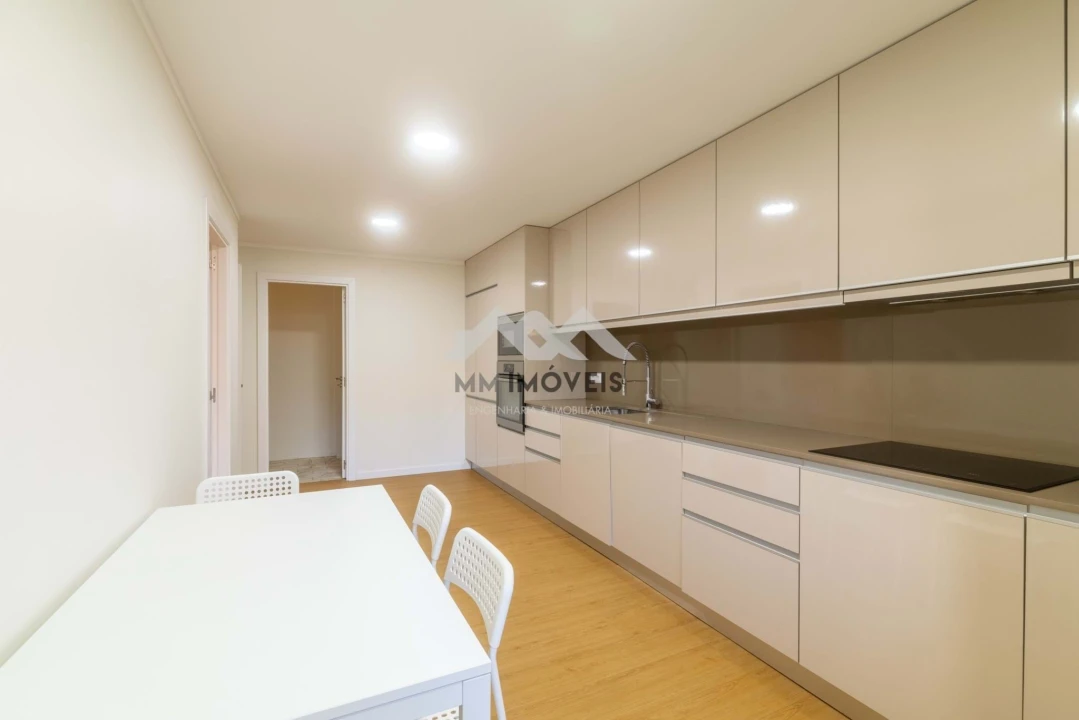 Apartamento T3 para Arrendamento em Aldoar, Foz do Douro e Nevogilde Foto 13