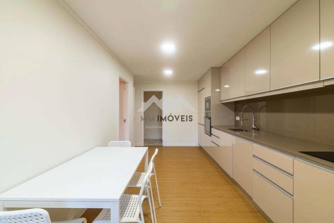 Apartamento T3 para Arrendamento em Aldoar, Foz do Douro e Nevogilde Foto 14