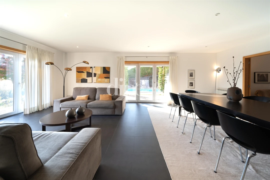 Moradia T4 para Venda em Infias Foto 6