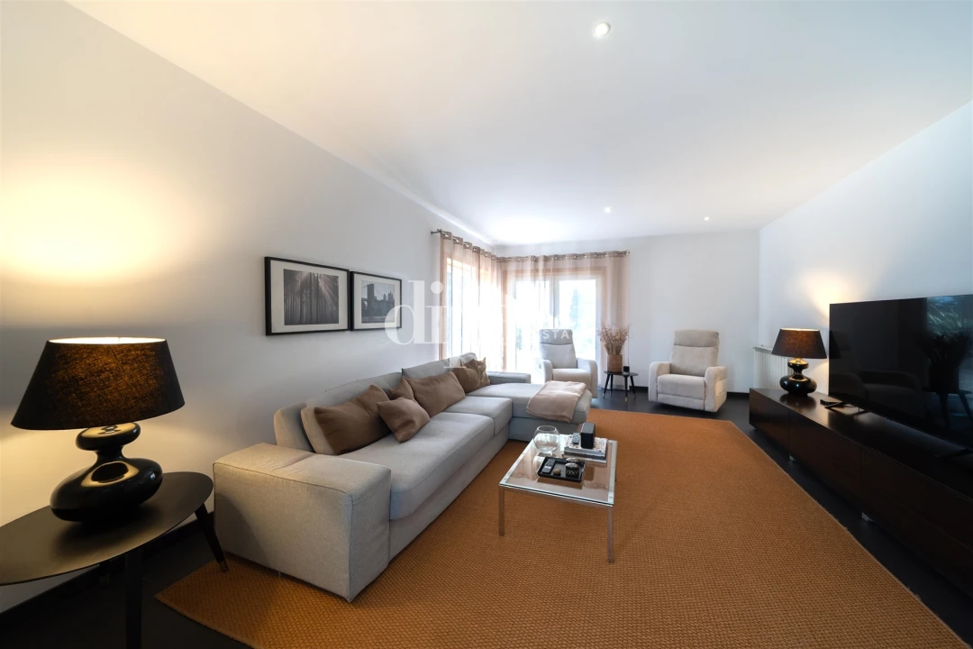 Moradia T4 para Venda em Infias Foto 8