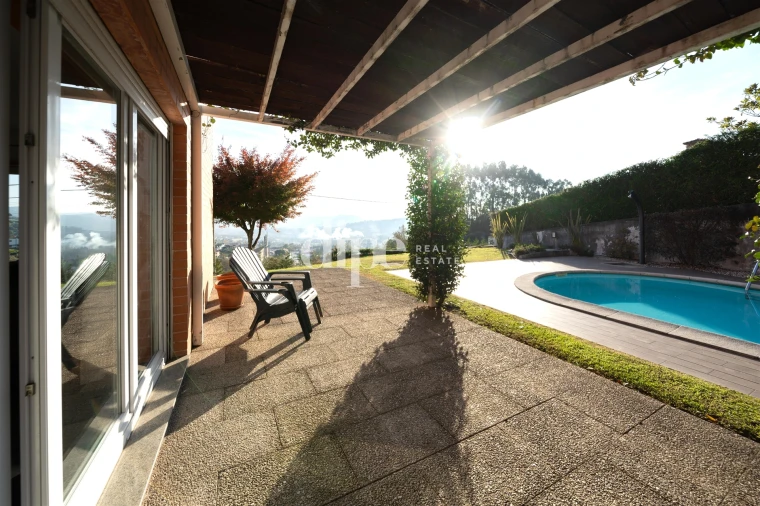 Moradia T4 para Venda em Infias Foto 20