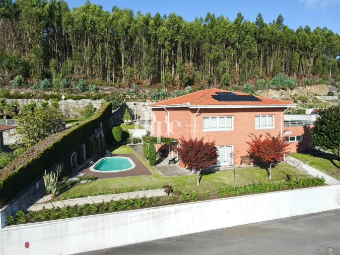 Moradia T4 para Venda em Infias Foto 1