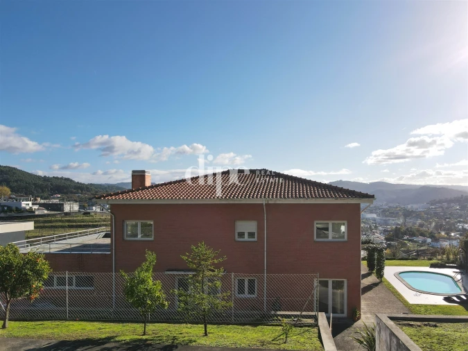 Moradia T4 para Venda em Infias Foto 24