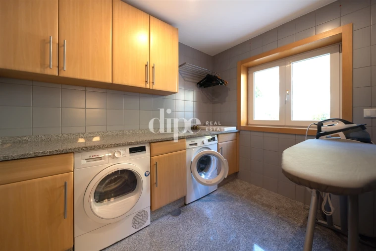 Moradia T4 para Venda em Infias Foto 19